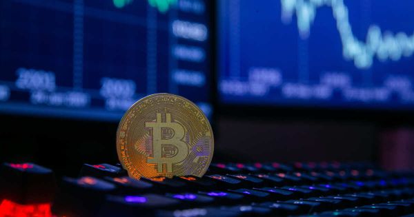 Фьючерсы на биткоин IBIT для квалифицированных инвесторов