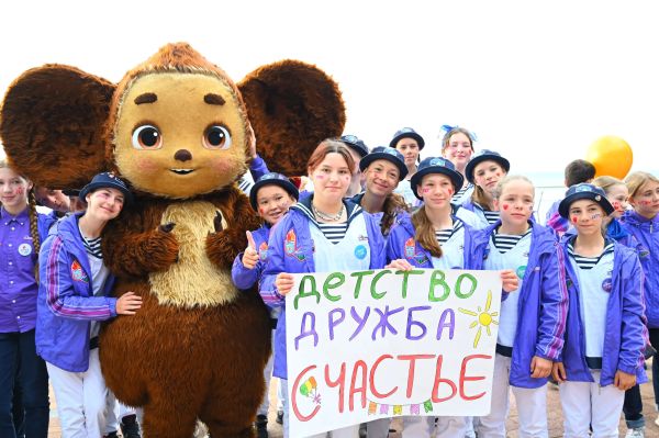 Символ детства и дружбы Артек отмечает столетие
