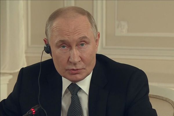 Путин на ПМЭФ обсуждает ошибки и критику во время встречи с медиагруппами