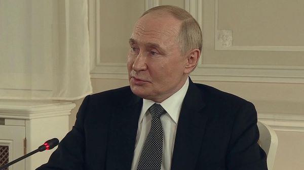 Путин обсуждает глобальные конфликты и Украину с международными журналистами