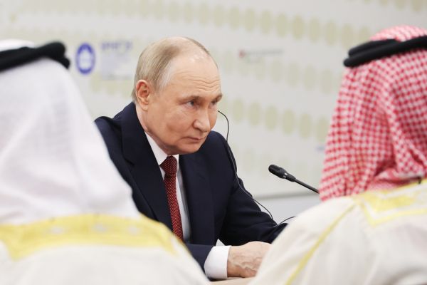 Путин и принц Бахрейна обсудили усиление сотрудничества на экономическом форуме