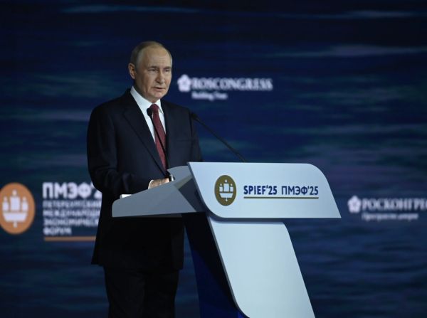 Путин о внешних угрозах и ядерной доктрине России на ПМЭФ