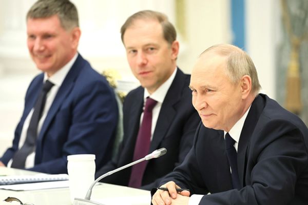 Путин призывает поддержать отечественных производителей в госзакупках