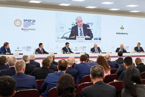 Сечин о вызовах для экономики России и ценностях добродетели