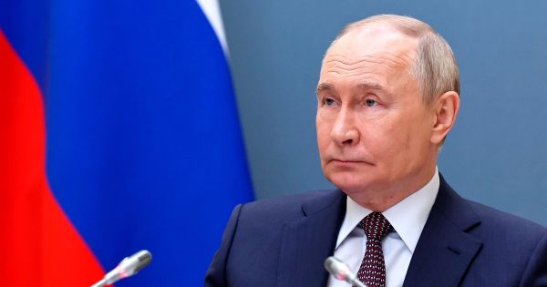 Поздравление выпускникам с завершением учебы