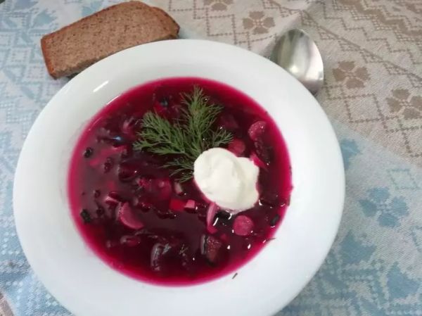 Классический рецепт борща с белой фасолью и говяжьими ребрышками
