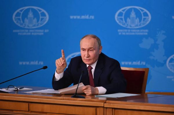 Путин об экономических проблемах Запада и важности социальной политики