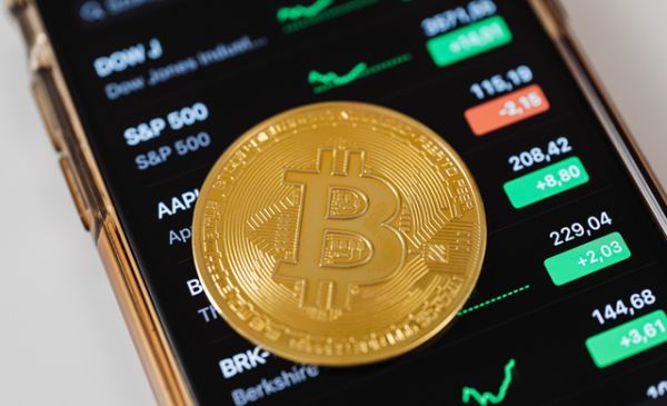 Рынок криптовалют и влияние бирж на инвестиции