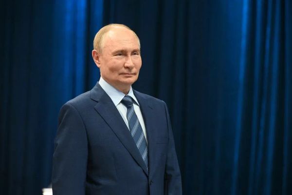 Уровень доверия к Путину и российскому правительству по данным опросов