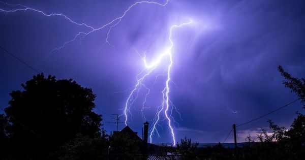 Трагический случай на пляже в Тульской области из-за удара молнии