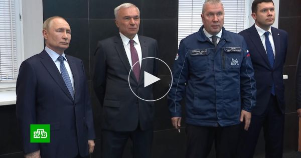 Путин осматривает новый цех на Магнитогорском металлургическом комбинате