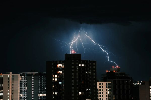 Меры предосторожности во время грозы для жильцов многоквартирных домов