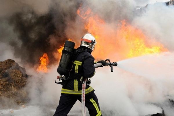 Обломки беспилотников вызвали пожар в Сочи