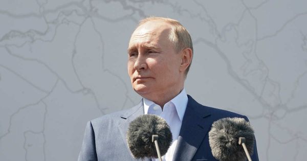 Путин выступил с заявлением о национальном единстве и наказаниях за разобщение