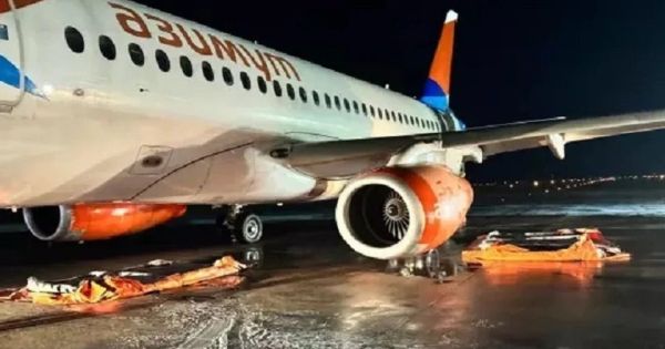 Жесткая посадка самолета Азимут в Анталье