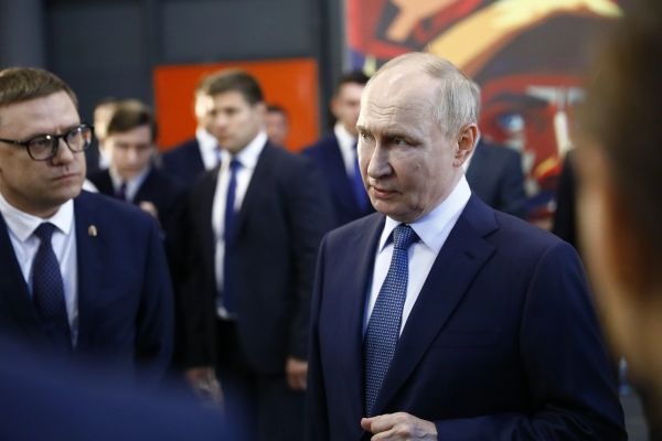 Путин подписал закон о приостановке связи для нарушителей