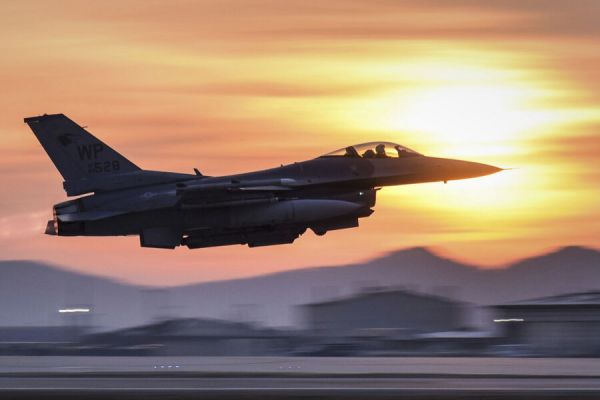 F-16 в небе над Одессой и первые партии для Украины