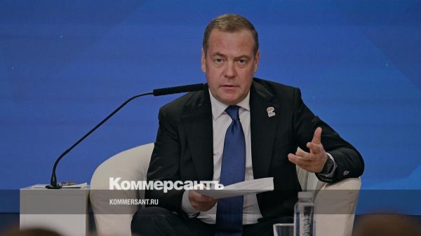 Песков прокомментировал конфликт между Медведевым и Трампом