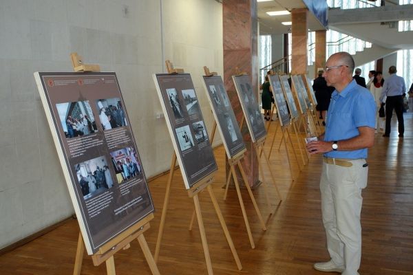 Открытие выставки в честь 80-летия Владимирской области