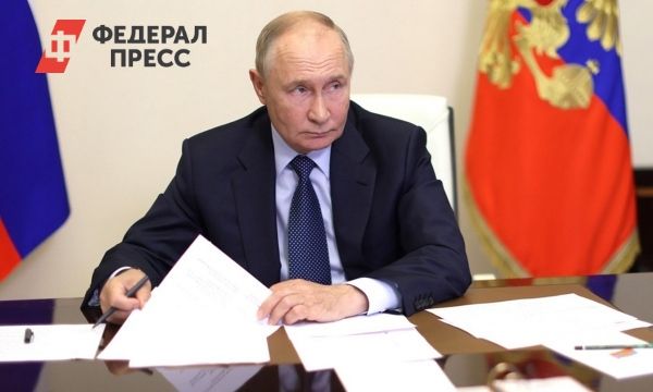 Путин активно знакомится с обращениями граждан на прямой линии